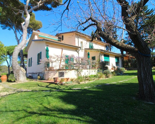 4693 - Villa Montenero Livorno - 01.jpg